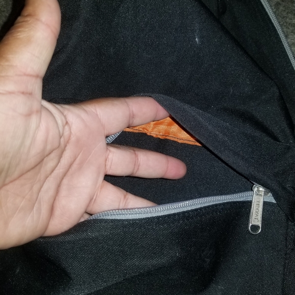 Tinyat Backpack with charging port - Picture 5 of 9